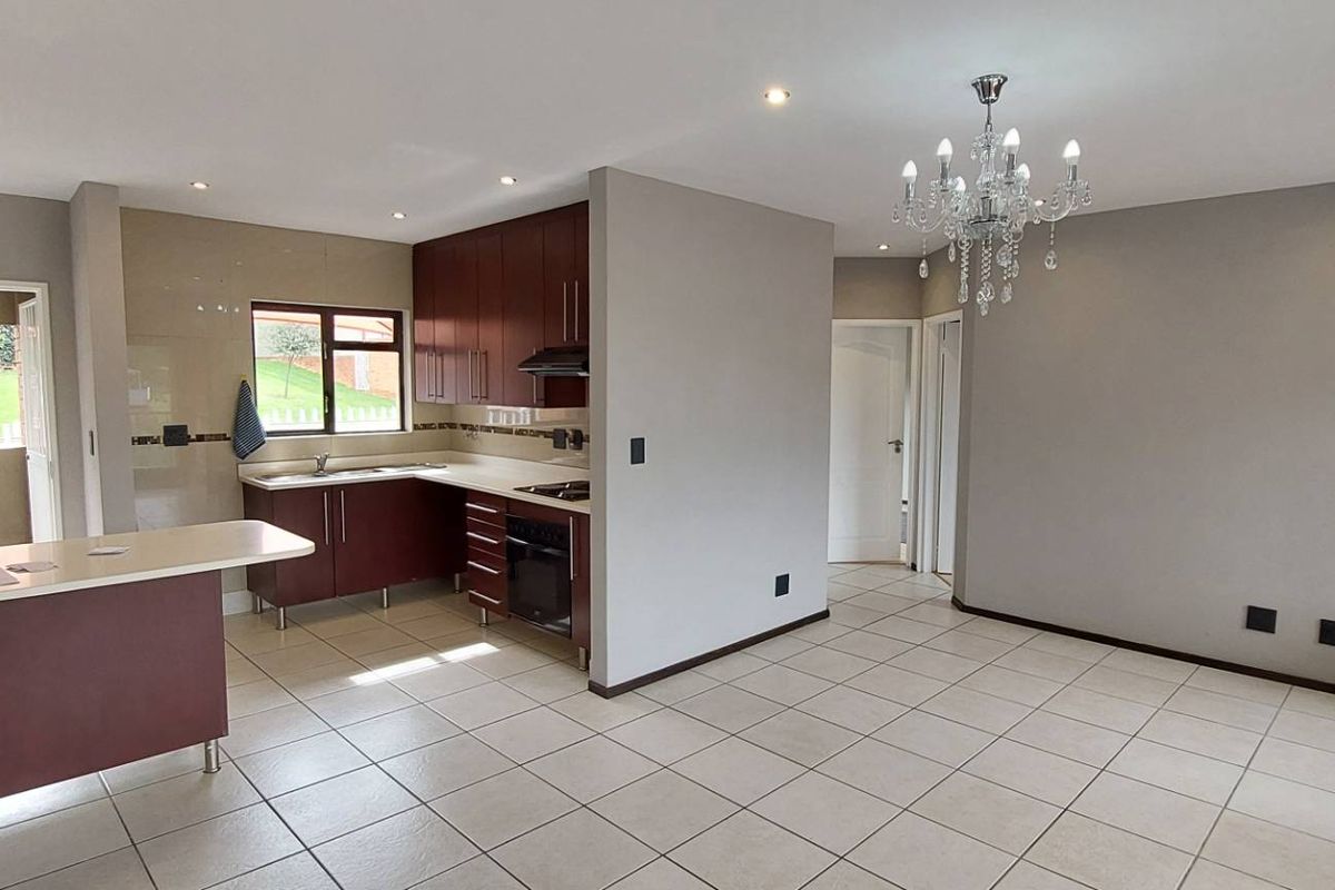 Luxurious Estate Living - Photo 2