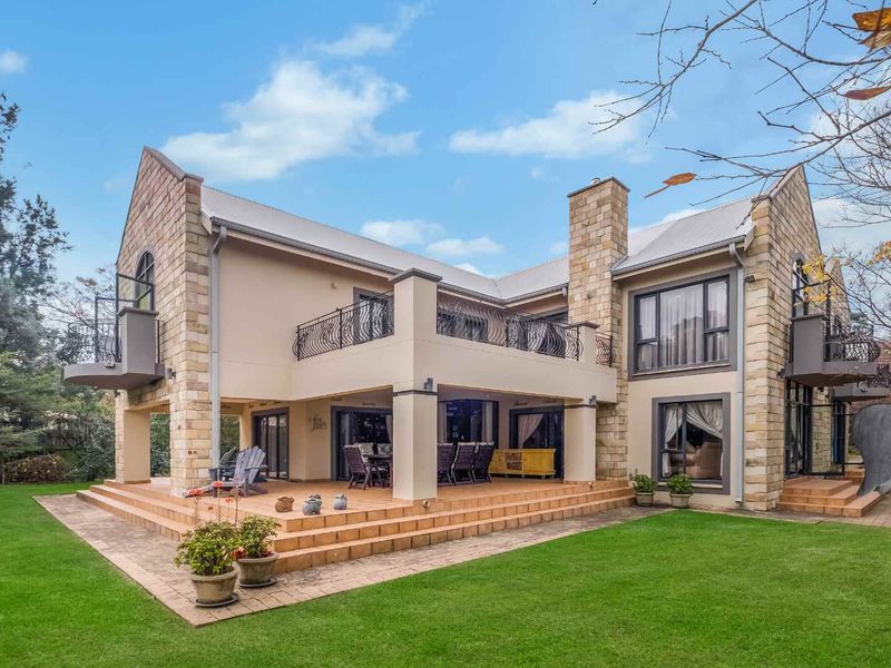 PERFECTLY PRIVATE ENTERTAINER HOME, OOZING WITH CHARACTER AND CHARM WITH A GORGEOUS BREATH-TAKING VIEW - Photo 2