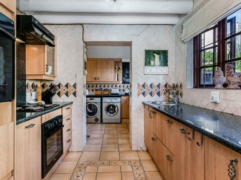 A FABULOUS FEELING FAMILY HOME, SITUATED IN A PRIME LOCATION IN THE QUiET PART OF DOUGLASDALE - Photo 4