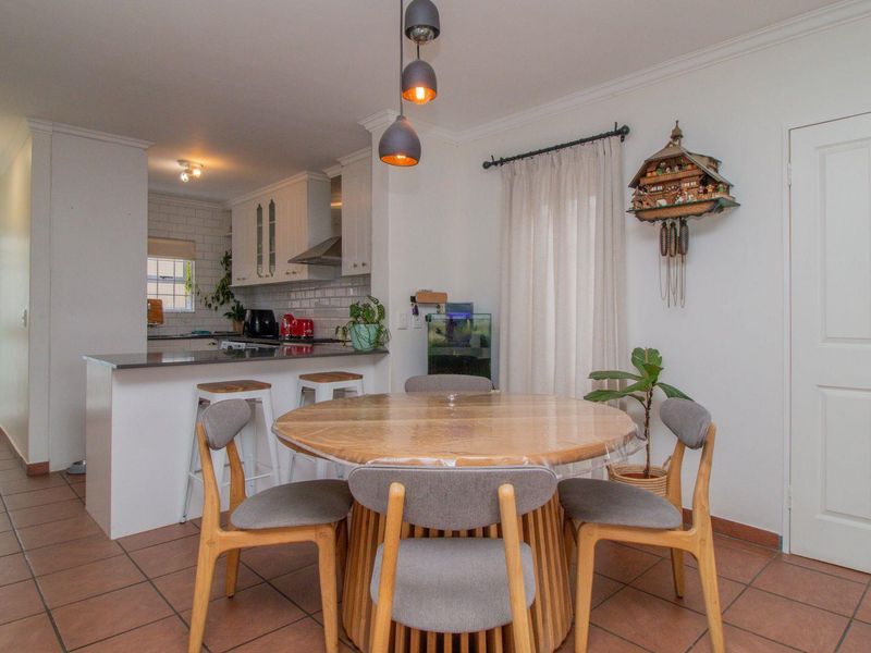 SPECTACULAR TOWNHOUSE IN SOUGHT AFTER LAKESIDE - Photo 9