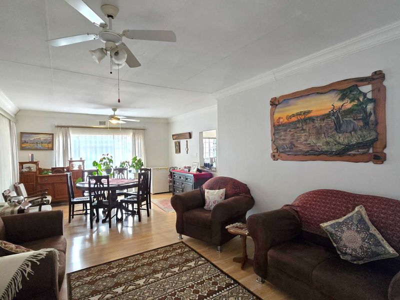 Perfect Family Haven with bonus Flatlet & Sparkling pool in Sinoville - Photo 9