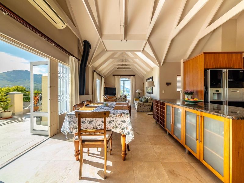 Spacious Furnished Apartment with Mountain Views in Stellenbosch - Photo 8