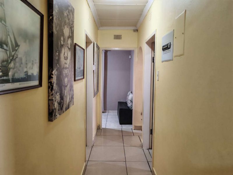 Stylish Home with 3 Beds, Outbuilding & Bachelor Unit Included - Photo 4