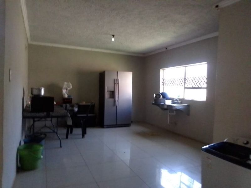 Neat 3-Bedroom Home FOR SALE– Thohoyandou Unit E, Magidi - Photo 9