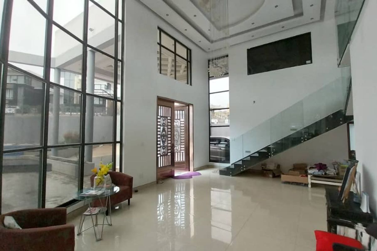 Elevate your lifestyle! Where modern design meets breathtaking views. - Photo 4