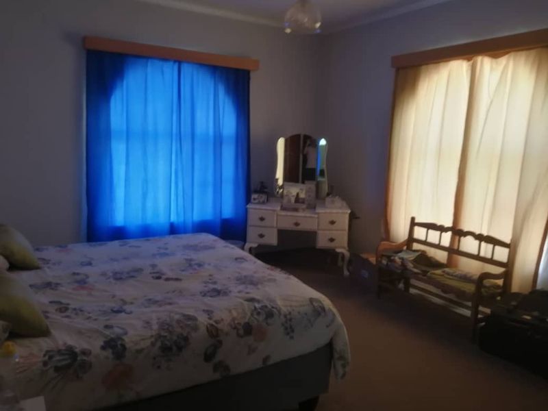 "Lots of house" for "little money" - Retire in Okahandja - Photo 10