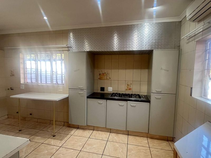 Property in Brackendowns - Photo 5
