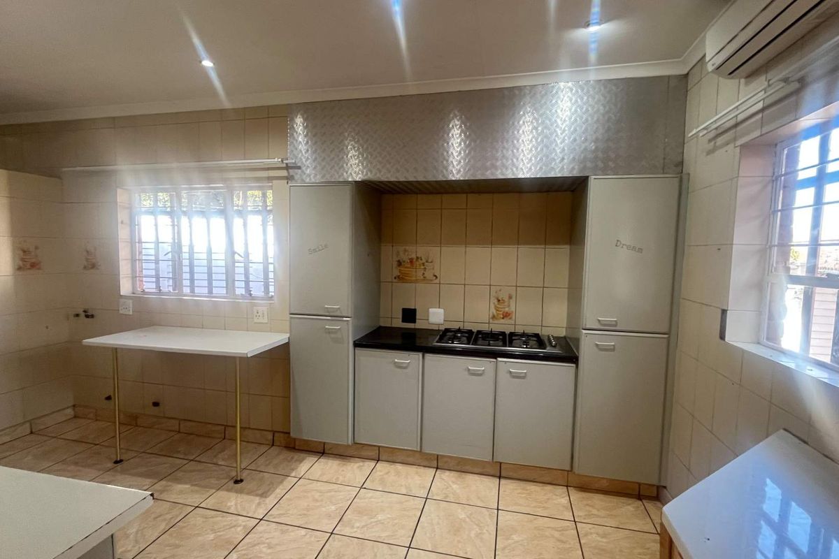 Property in Brackendowns - Photo 5