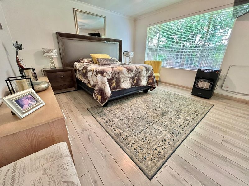 Chic Retreat: Ideal for  young Couples or Downsizers - Photo 5