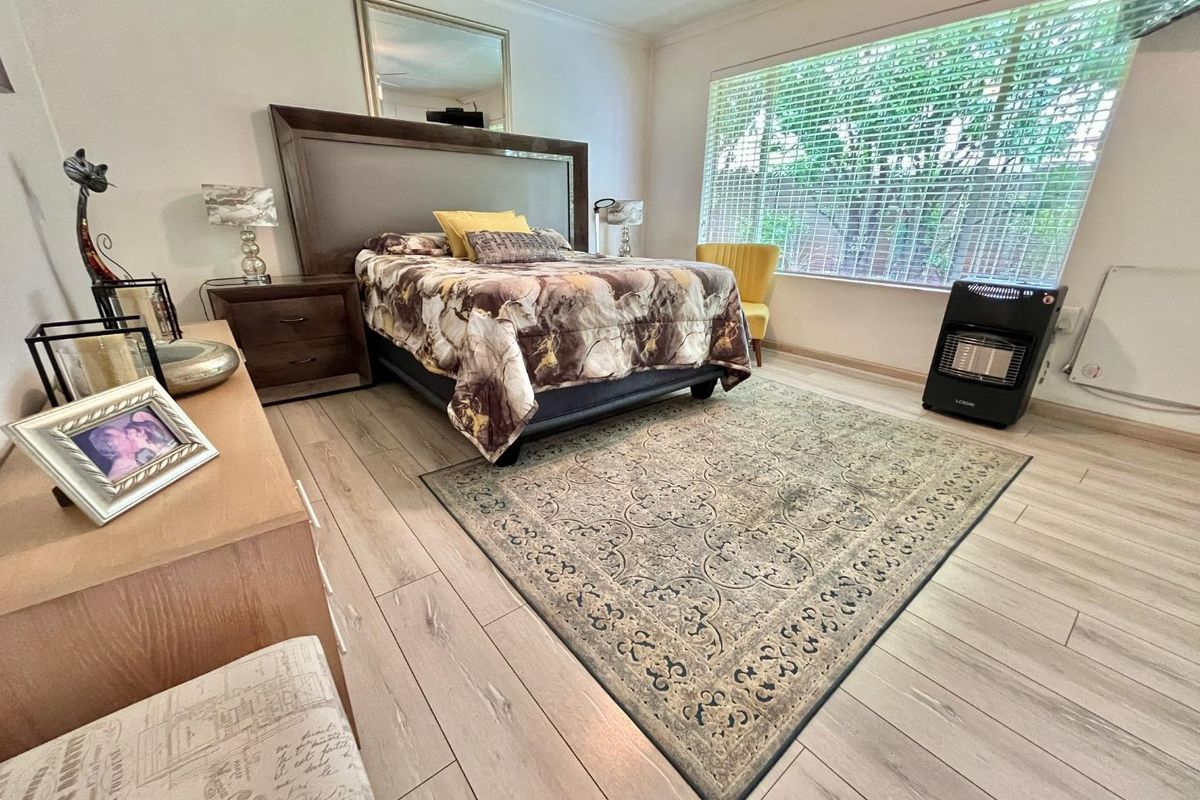 Chic Retreat: Ideal for  young Couples or Downsizers - Photo 5