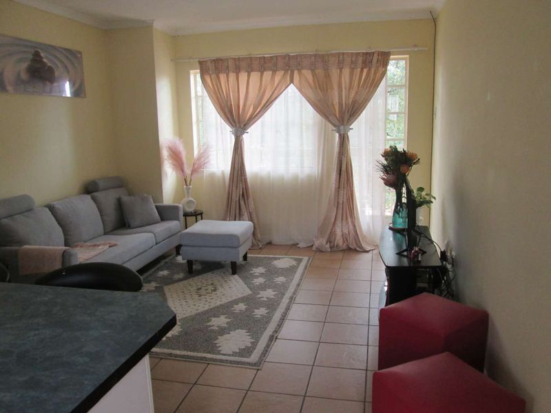 VERY NEAT AND CLEAN BEAUTIFUL ONE BEDROOM TOWN HOUSE FOR SALE IN CENTURION BARGAIN - Photo 8