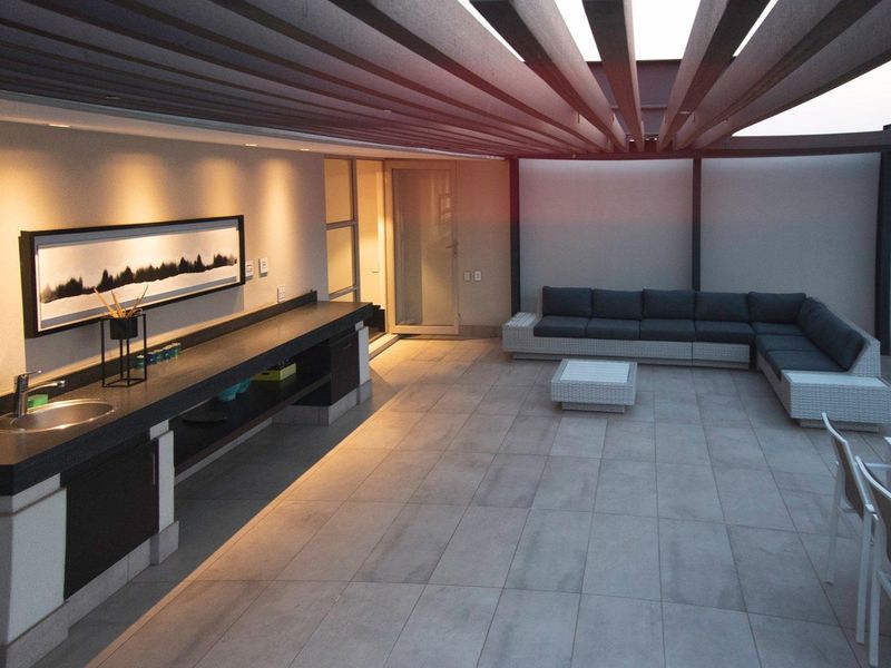 Luxurious penthouse for sale in Ebotse Golf & Country Estate, Rynfield - Photo 7