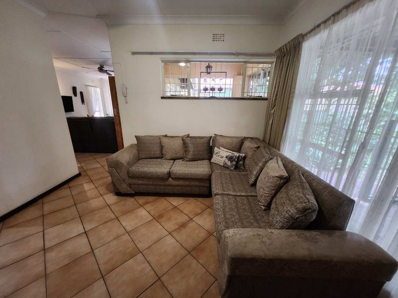 Randhart home built for family living and rental returns - Photo 9