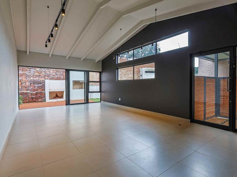 Secure 3 Bedroom Apartment in Constantia Park - Photo 10