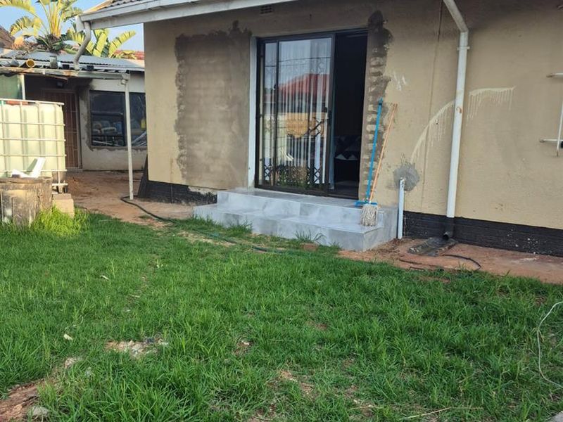 **Newly Renovated Room for Rent in Birchleigh - Available Now!** - Photo 2
