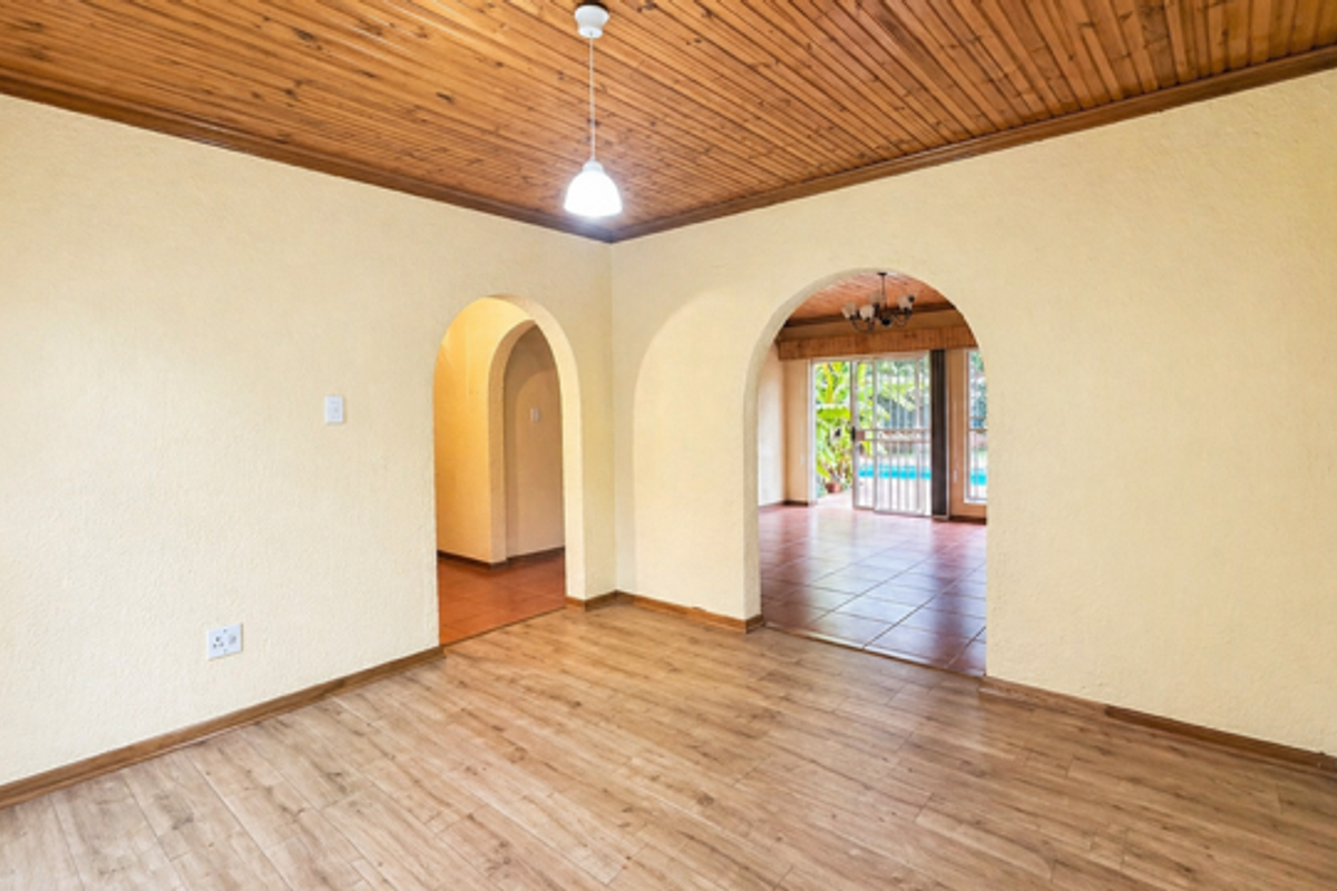 Versatile Family Living with Private Flatlet & Entertainer’s Garden - Photo 4
