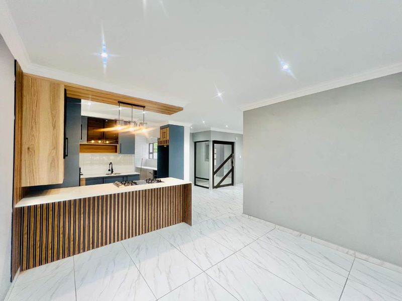 Brand-New Modern Family Home for sale - Photo 7