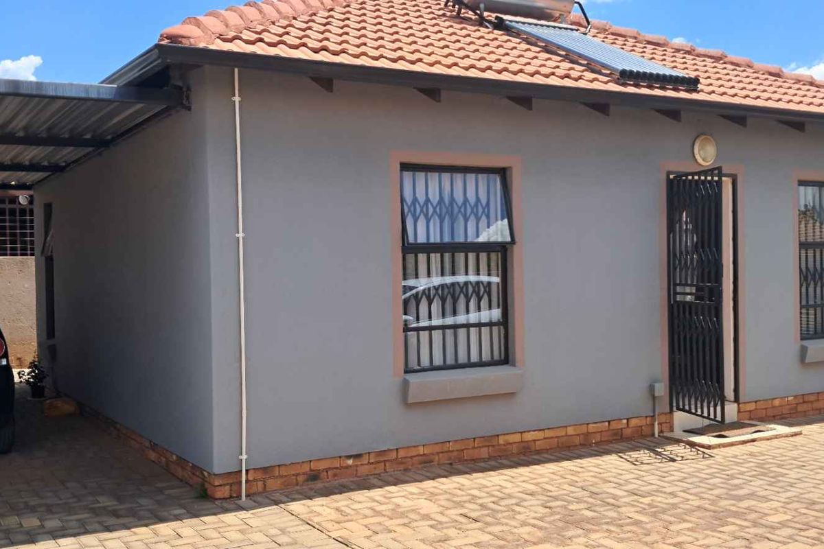 A beautiful 2 bedroom house in The Orchards - Photo 2