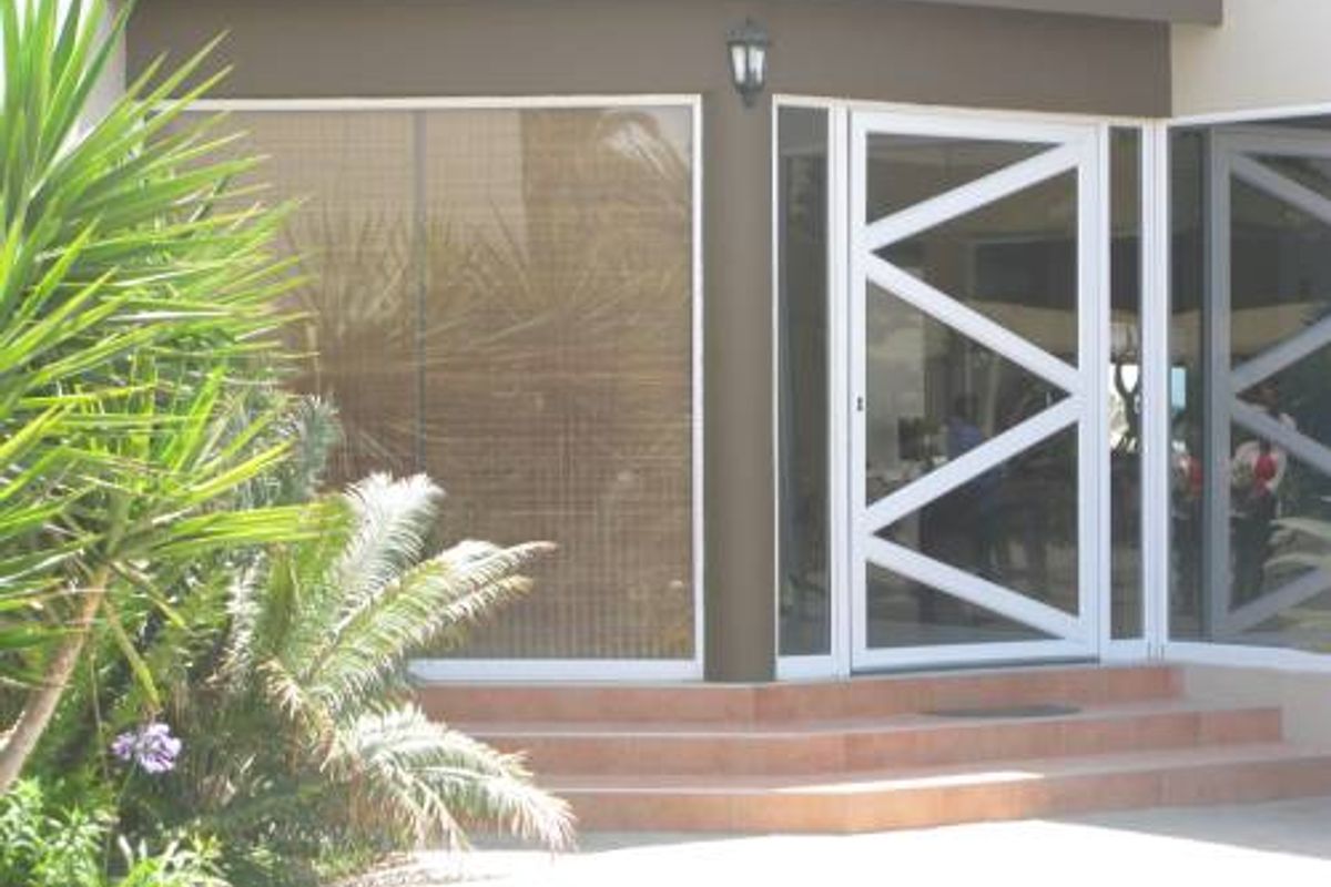 FOR SALE - FIVE BEDROOM HOME WITH SEA VIEWS - HAGE HEIGHTS - Photo 3