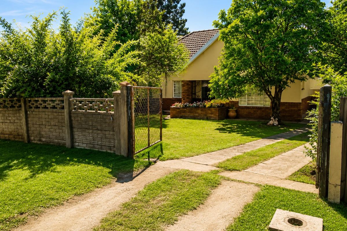 SPACIOUS 3 BEDROOM FAMILY HOME WITH GRANNY FLAT IN OBSERVATION HILL - Photo 2