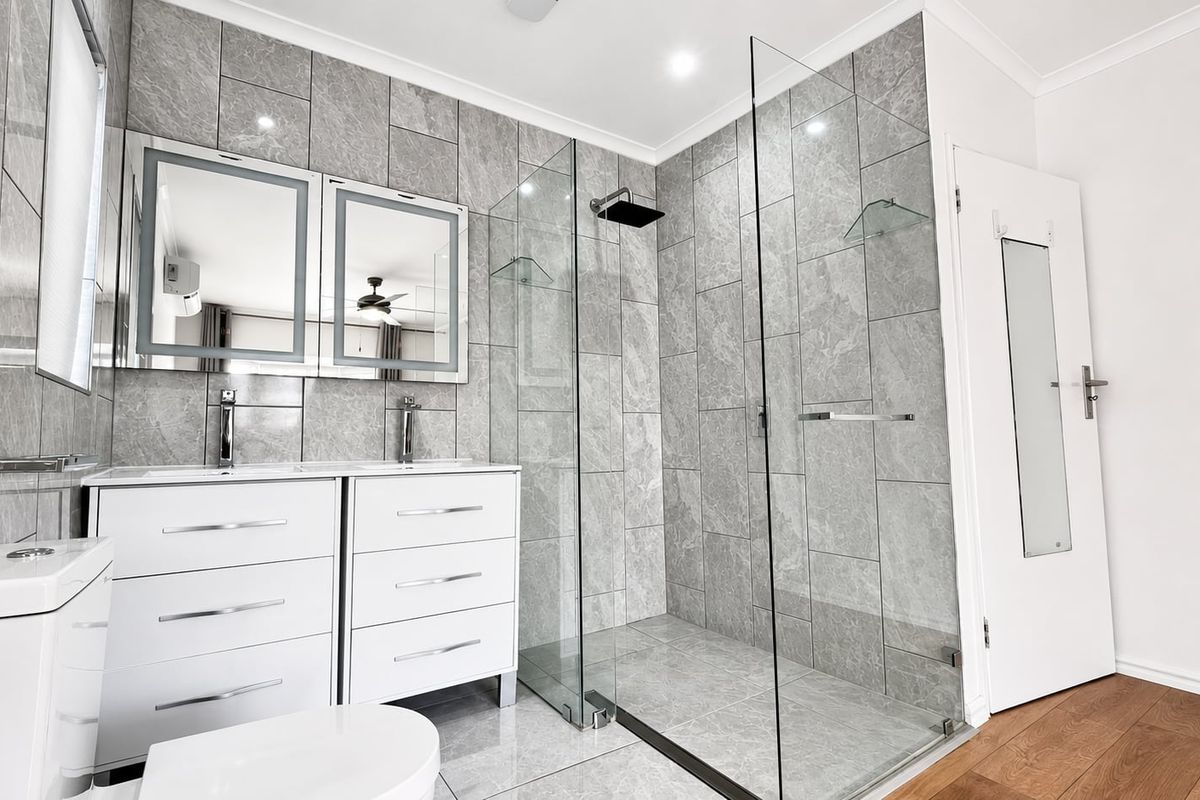 Stylish Single-Level Living with Pool in Sought-After Meer en See - Photo 3