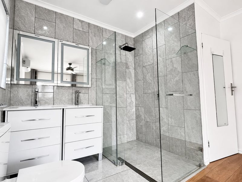 Stylish Single-Level Living with Pool in Sought-After Meer en See - Photo 3