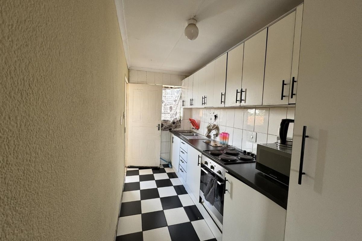 Spacious 2 Bedroom Town House For Sale In Birch Acres - Photo 4