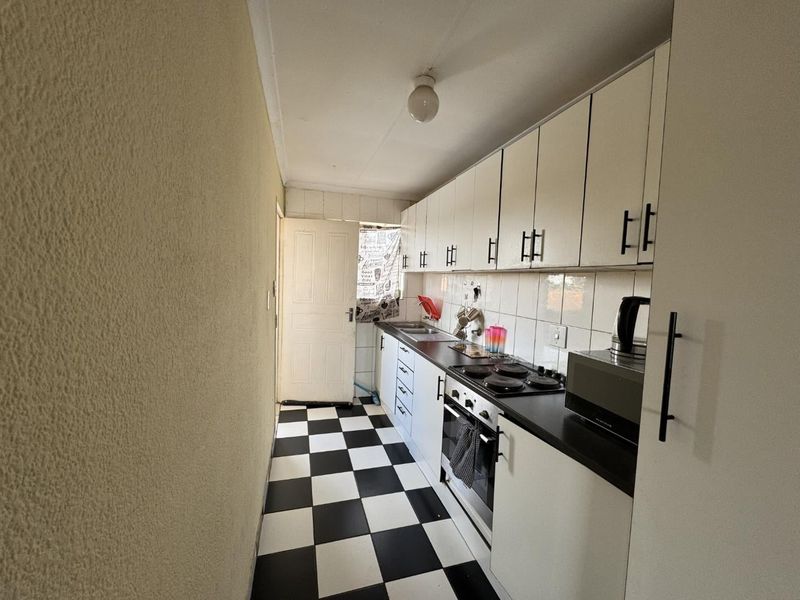 Spacious 2 Bedroom Town House For Sale In Birch Acres - Photo 4