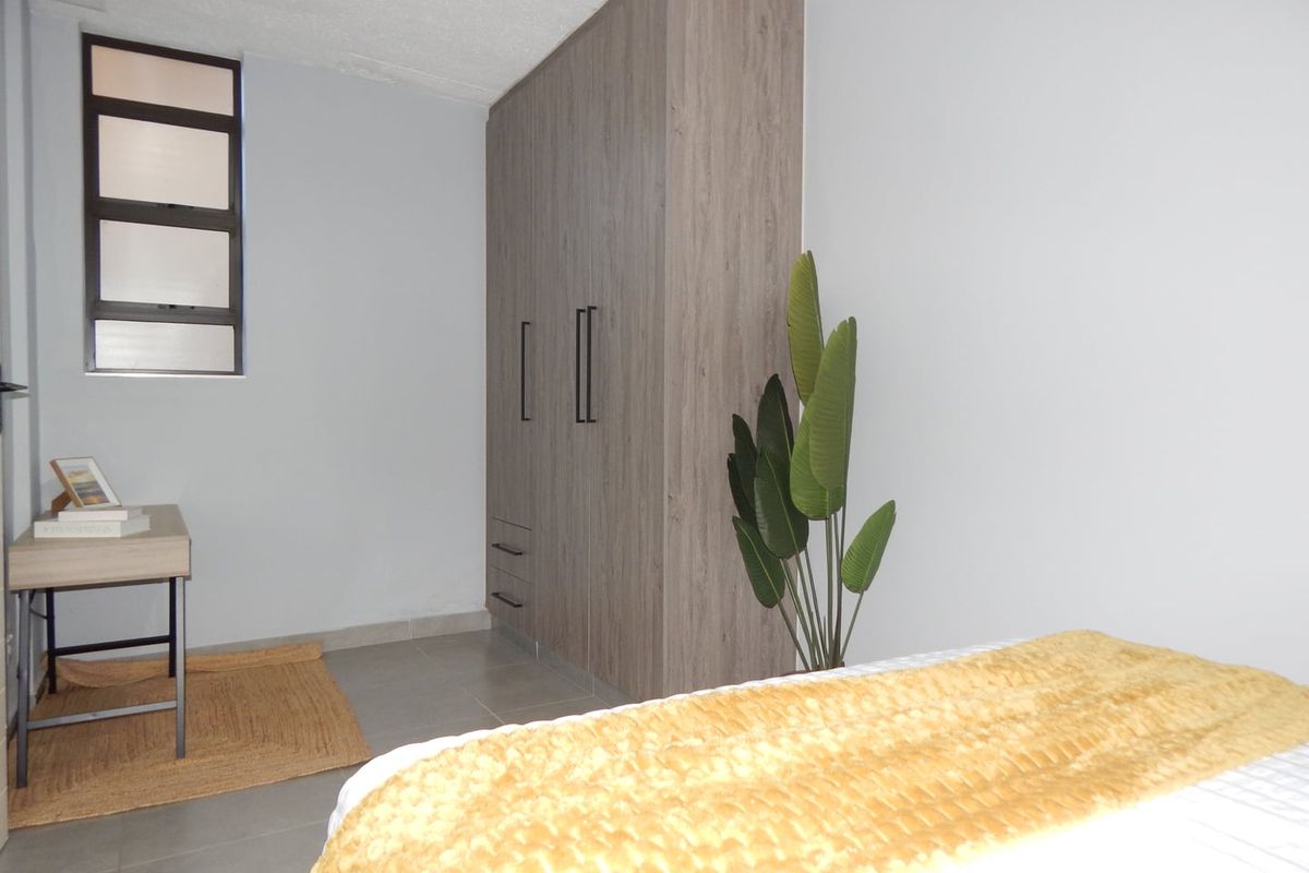 One-bedroom unit available. - Photo 4
