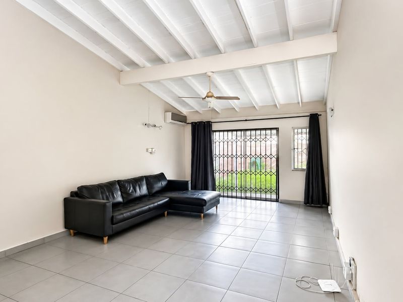 Charming Pet Friendly Townhouse in the Heart of Meer en See! - Photo 4