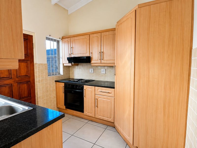 Charming Pet Friendly Townhouse in the Heart of Meer en See! - Photo 2