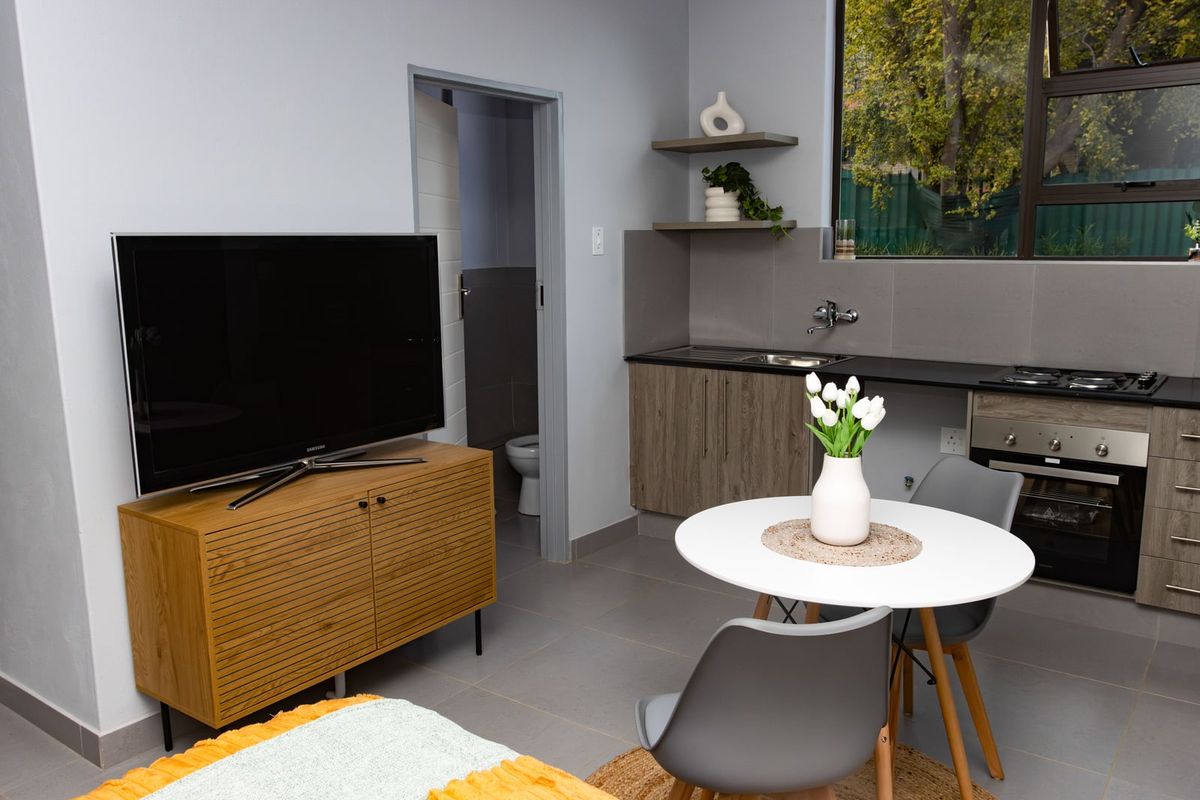 Batchelor Unit For Rent - Photo 3