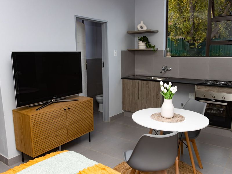 Batchelor Unit For Rent - Photo 3