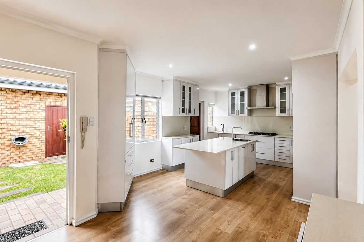 Stylish Single-Level Living with Pool in Sought-After Meer en See - Photo 5