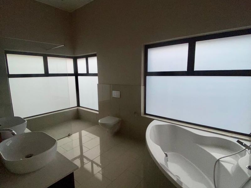Spacious House for 1 big Family or even 2 Families - Photo 7