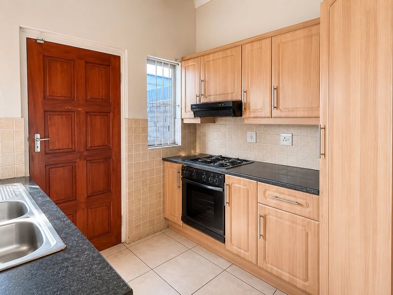 Charming Pet Friendly Townhouse in the Heart of Meer en See! - Photo 9