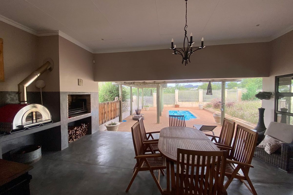 Spacious House for 1 big Family or even 2 Families - Photo 2