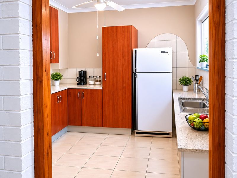 SPACIOUS 3 BEDROOM FAMILY HOME WITH GRANNY FLAT IN OBSERVATION HILL - Photo 3