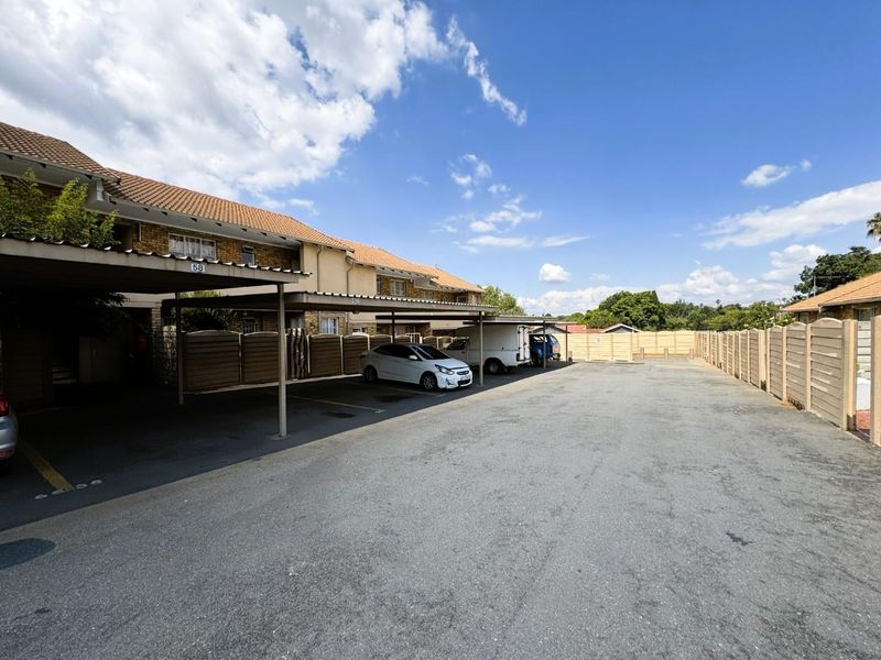 Spacious 2 Bedroom Town House For Sale In Birch Acres - Photo 2