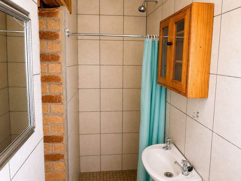 SPACIOUS 3 BEDROOM FAMILY HOME WITH GRANNY FLAT IN OBSERVATION HILL - Photo 4