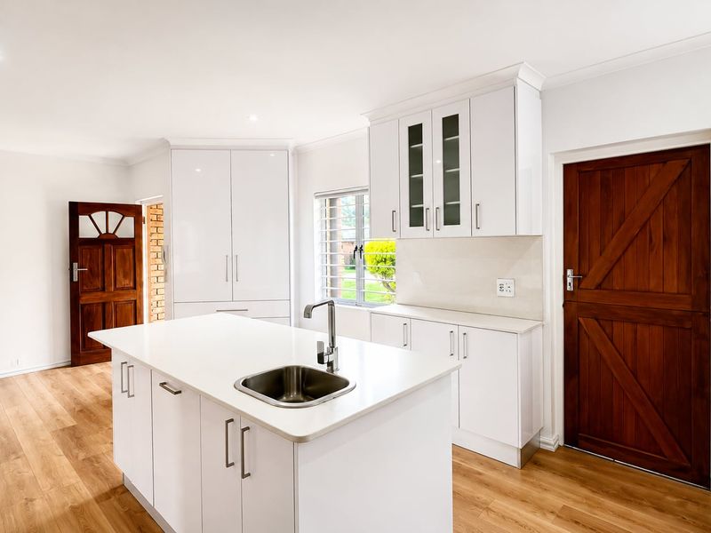 Stylish Single-Level Living with Pool in Sought-After Meer en See - Photo 8