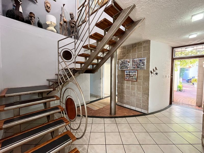 Exclusive Lakeside Luxury in Sought-After Crystal Cove Complex - Photo 3