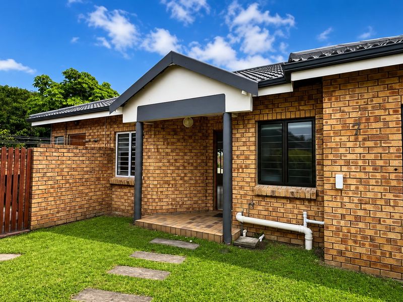 Stylish Single-Level Living with Pool in Sought-After Meer en See - Photo 4