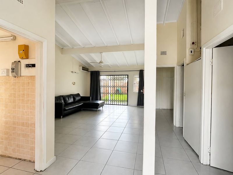 Charming Pet Friendly Townhouse in the Heart of Meer en See! - Photo 3