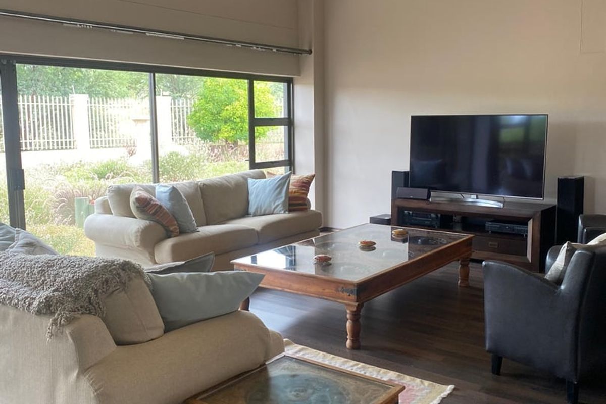Spacious House for 1 big Family or even 2 Families - Photo 3