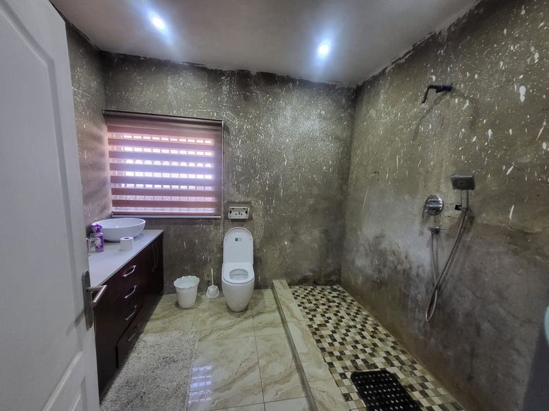 Spacious 3-Bedroom Family Home with 2 Income-Generating Cottages for Sale in Orange Grove - Photo 7