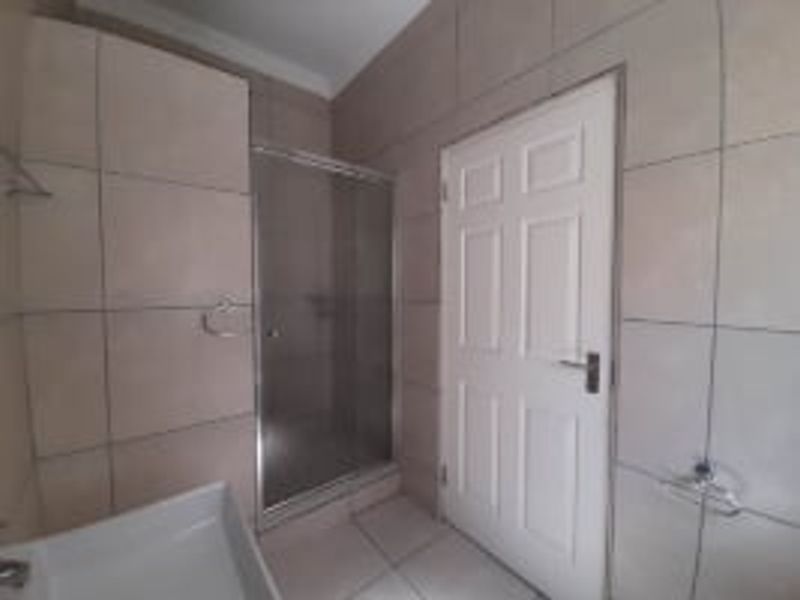 Modern 3 Bedroom Duplex Townhouse for Rent in Brackenfell South - Photo 1