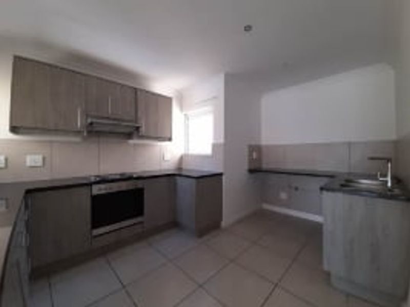 Modern 3 Bedroom Duplex Townhouse for Rent in Brackenfell South - Photo 4