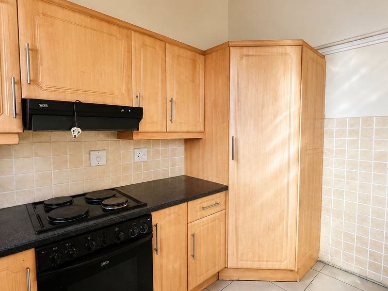 Charming Pet Friendly Townhouse in the Heart of Meer en See! - Photo 7