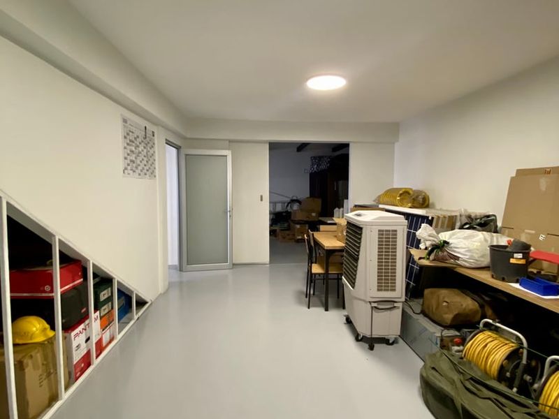  FOR SALE | NEWLY RENOVATED WAREHOUSE  - Photo 6